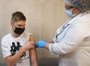 В Беларуси начали вакцинировать детей от 12 лет