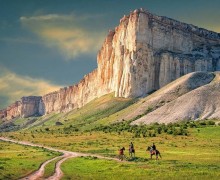 Белая скала Ак-Кая
